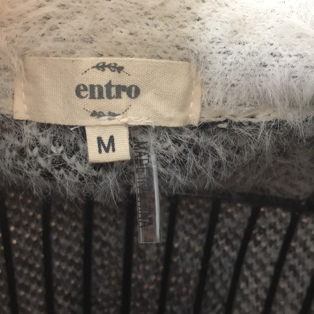 Entro Animal Print Long Sleeve Sweater - Picture 5 of 8